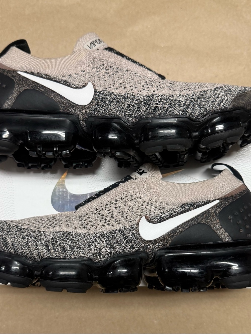 Nike Air Vapormax Moc 2 Moon Particle Women’s size 9 running shoes Rare!
